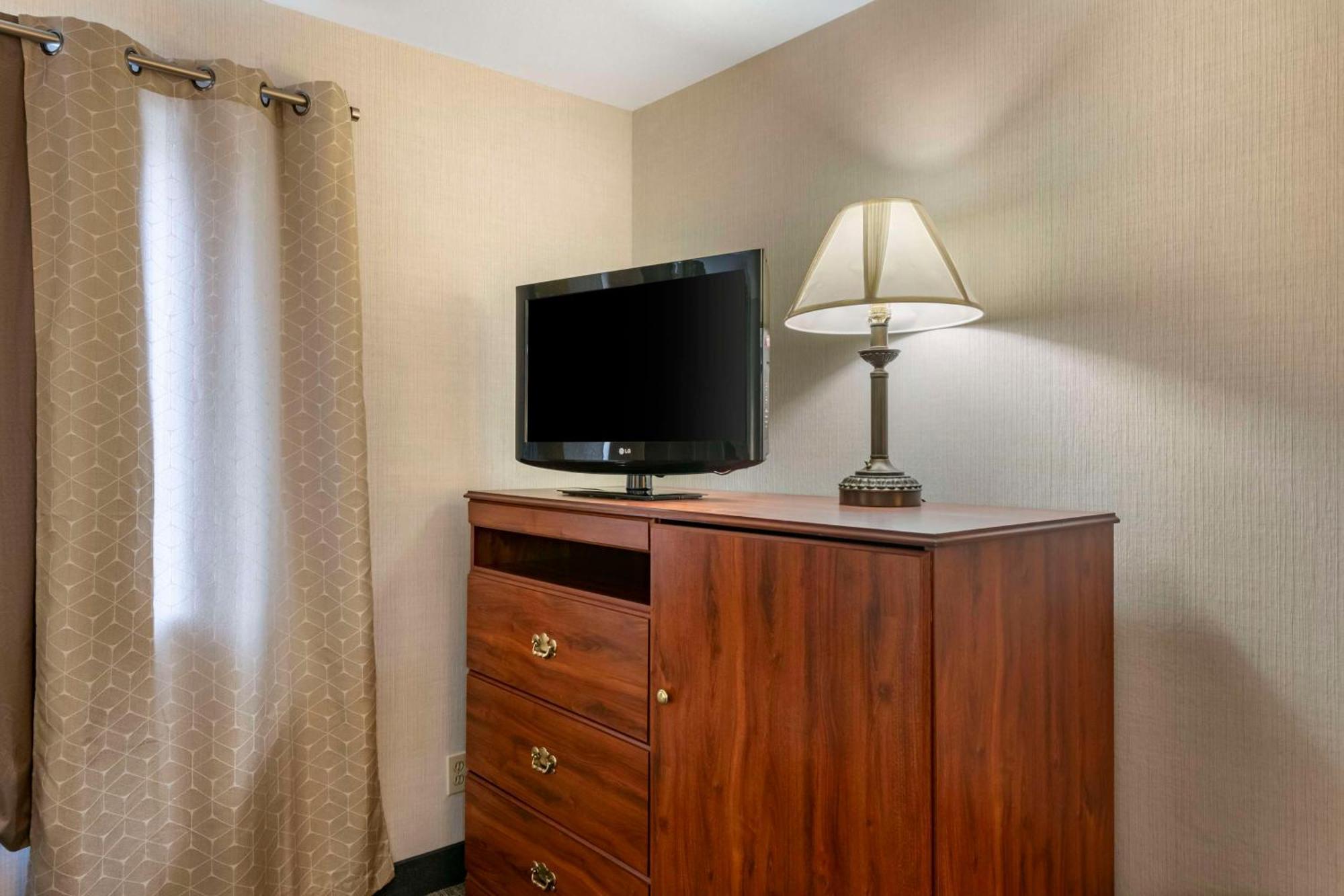Surestay By Western Hotel 3*